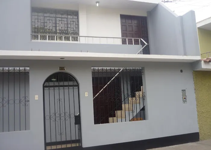 Strenua - Las QuintanasHostal